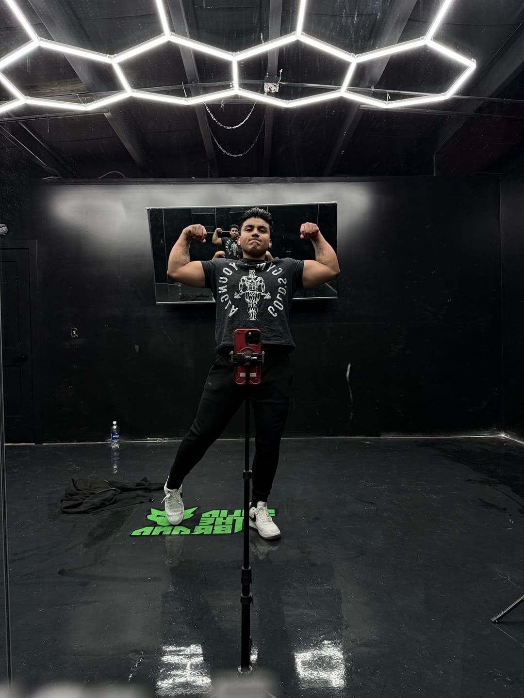 Customer photo review of 4206 - Gold's Gym Heather Tees