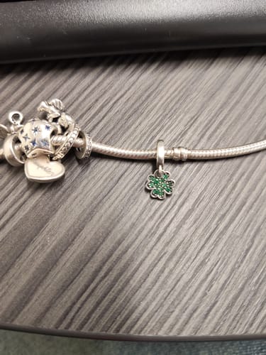 Customer photo review of CHARM PANDORA COLGANTE TREBOL VERDE 4 HOJAS .925