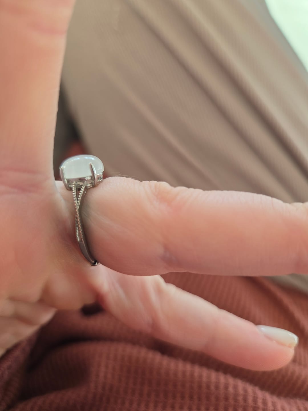 Customer photo review of Bague Ajustable "Clarté de l’Âme" en Pierre de Lune