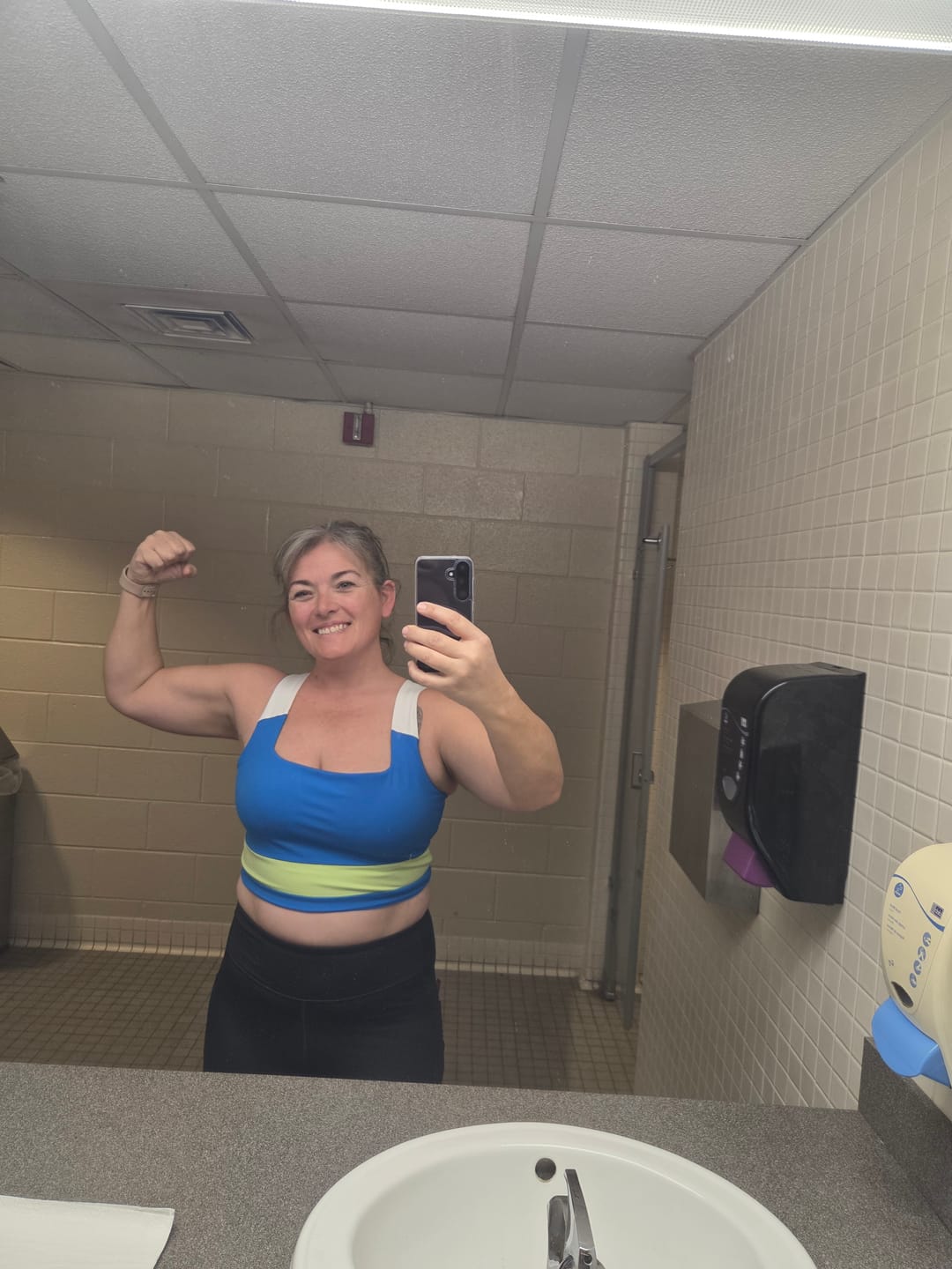 Customer photo review of BOLD Color Blocked Square Neck Long Lined Bra