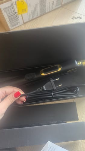 Customer photo review of V2PRO Professional Hair Straightener Titanium Flat Iron 250°C (480°F)