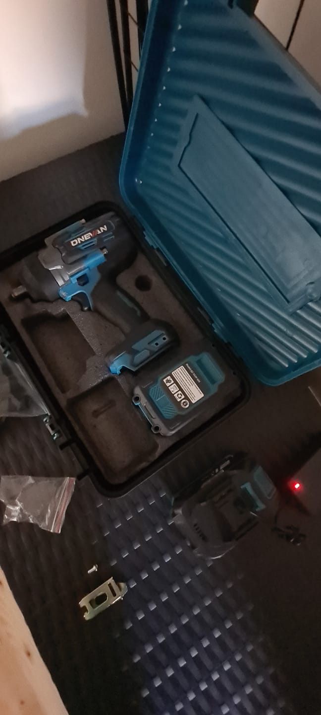 Customer photo review of ONEVAN 1/2" 2800N·m Brushless Cordless Impact Wrench(4.5Ah Battery Upgrade – Long Lasting Power) | For Makita 18V Battery