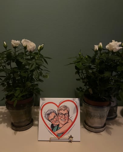 Customer photo review of Vrolijke Karikatuur Hart Tegel – Jouw Foto als Expressieve Karikatuur