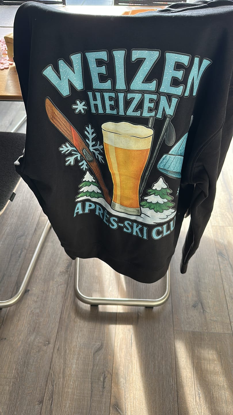 Customer photo review of WEIZEN HEIZEN APRES SKI CLUB - Premium Hoodie Backprint