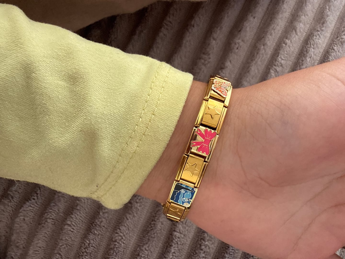 Customer photo review of Charm Moño