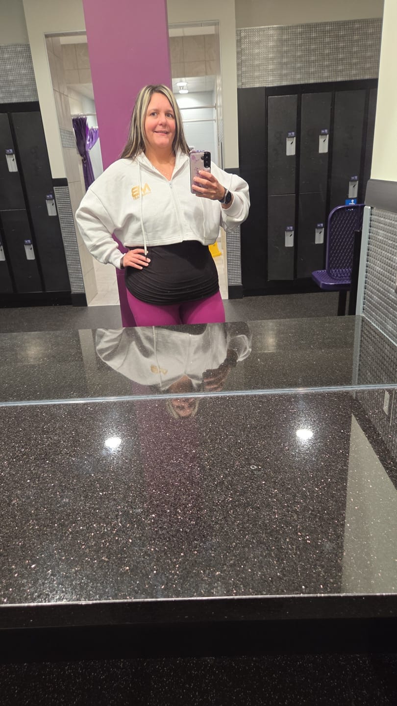 Customer photo review of Boyfriend Cropped Hoodie