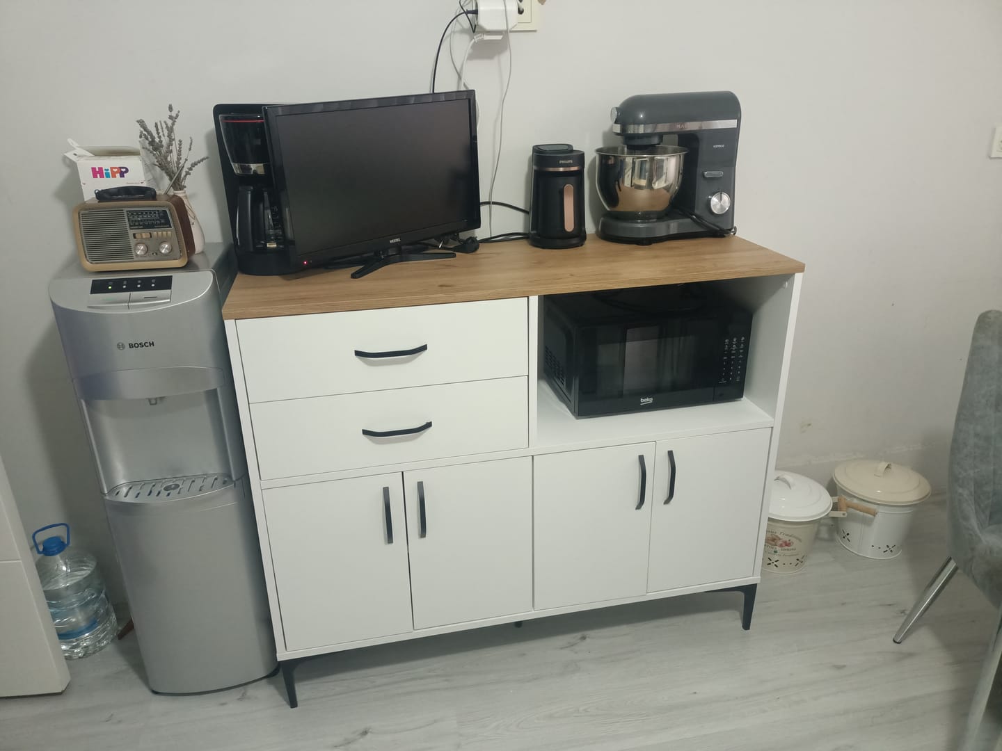 Customer photo review of Rani JE206 Kahve Köşesi Çok Amaçlı Dolap 4 Kapaklı 2 Çekmeceli Kiler Mutfak Dolabı Beyaz - Sepet Ceviz