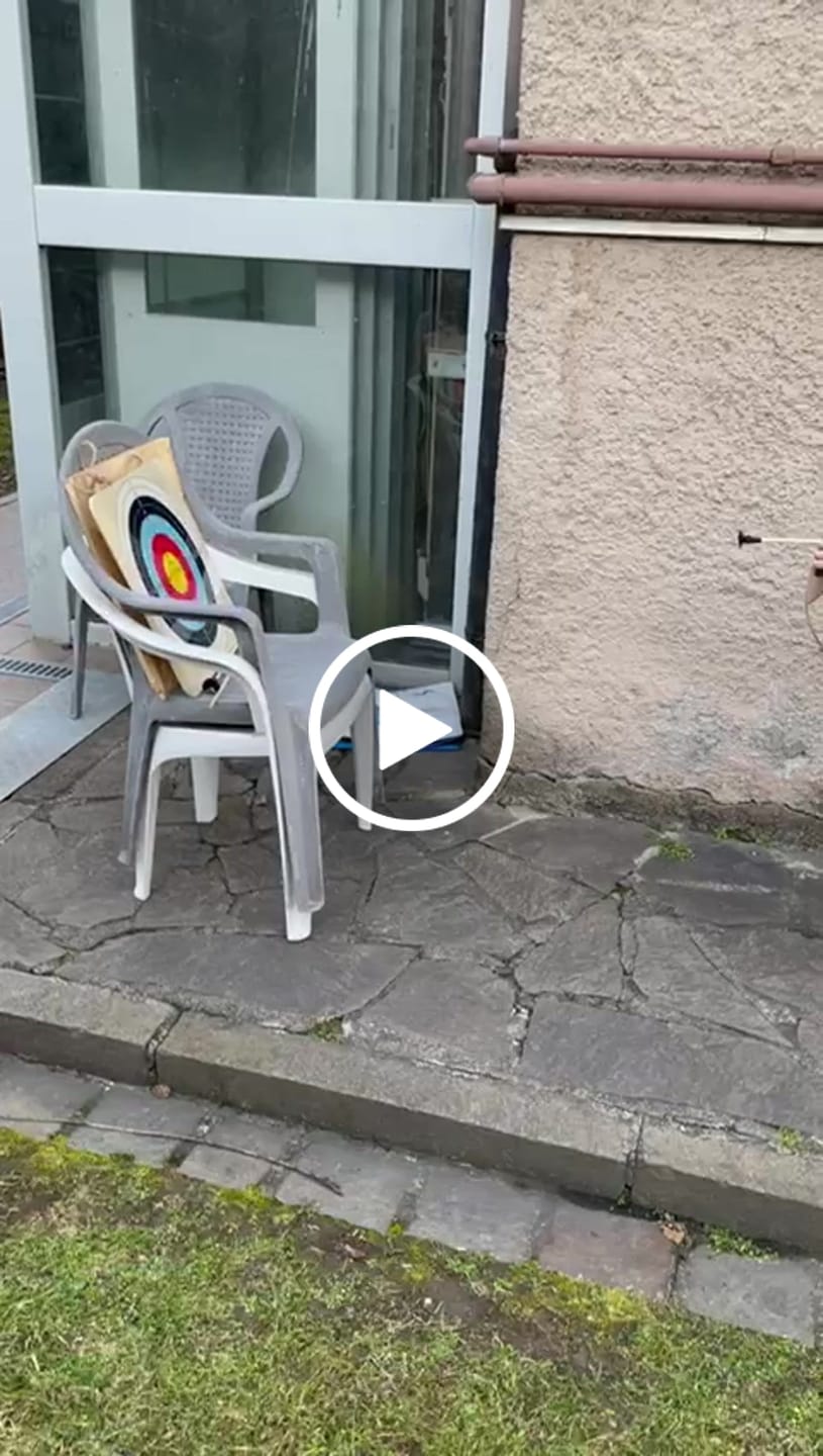Customer video review of Holzbogen Set mit 6 Saugnapf-Pfeilen, Zielscheibe, Köcher und Tasche