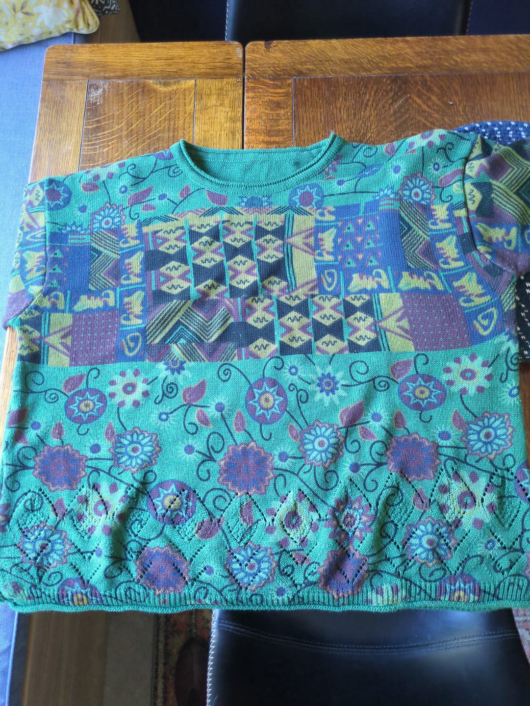 Customer photo review of Women Autumn Ethnic Flower O-Neck Knit Sweater