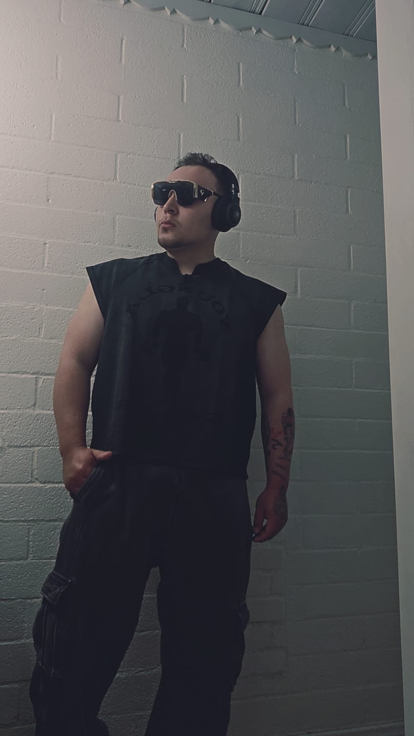 Customer photo review of 5097 - Gold's Iron Legacy Shadow Cut-Offs