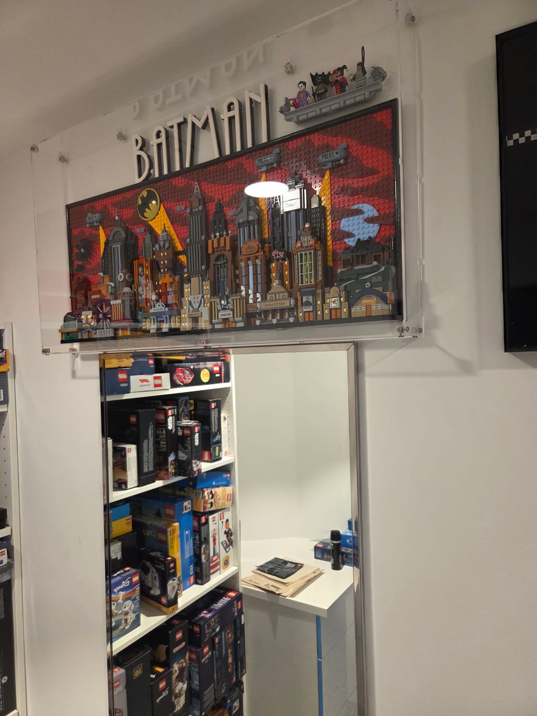 Customer photo review of Wall Mounted Display Case for LEGO® 76271 Batman: The Animated Series Gotham City™