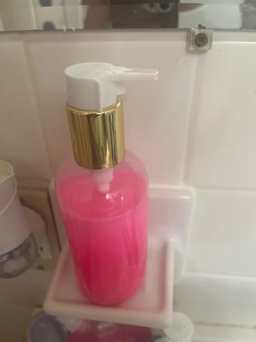 Customer photo review of STARBERRY WHITE & BRIGHT COLLAGEN SHOWER CREAM WITH ALPHA ARBUTIN& GLUTHIONE/ KOJIC ACID
