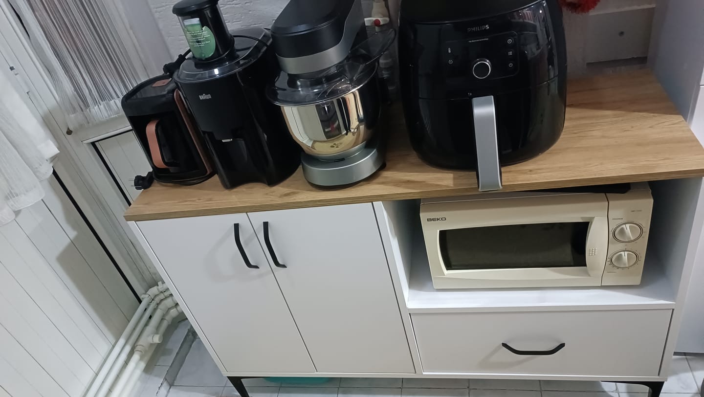 Customer photo review of Rani JE206 Kahve Köşesi Çok Amaçlı Dolap 4 Kapaklı 2 Çekmeceli Kiler Mutfak Dolabı Beyaz - Sepet Ceviz
