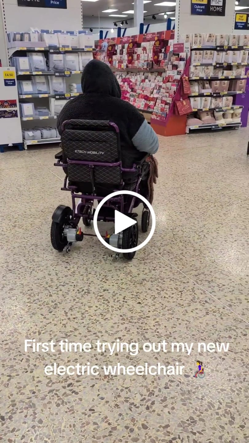 Customer video review of Voyager 185 – Lightweight Electric Wheelchair with Side-Slot Batteries and Reclining Seat (Heavy-duty 185kg Load)