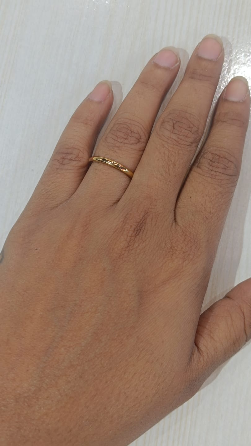 Customer photo review of Sole Aura Minimal Gold Band