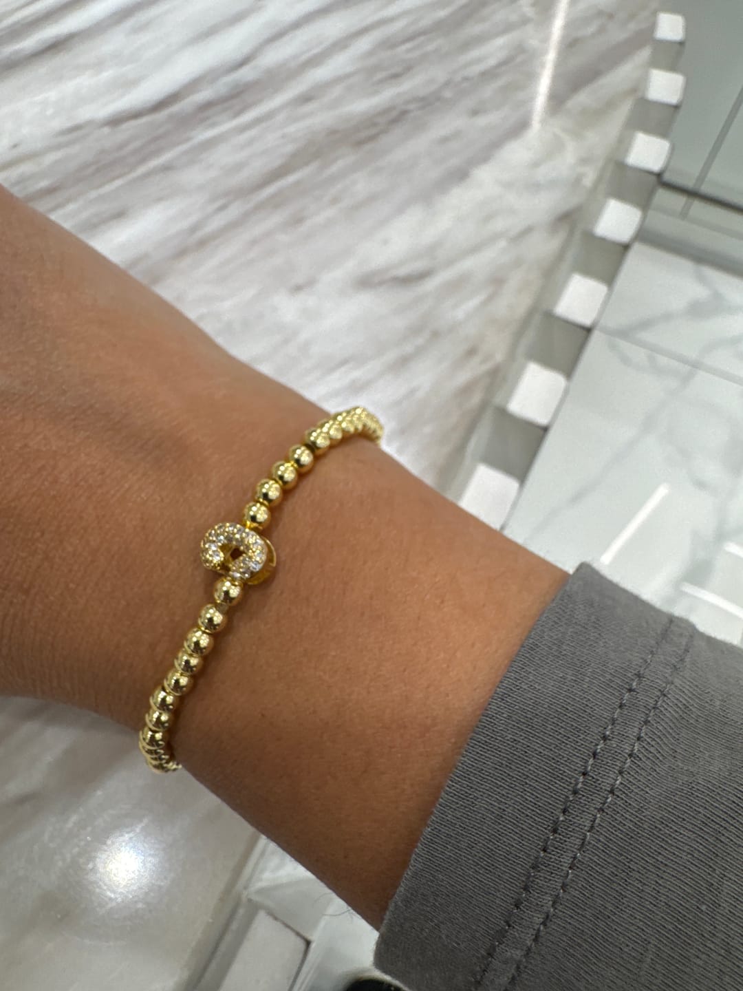Customer photo review of Pulsera Dorada Con Inicial Mini Bubble Zirconia
