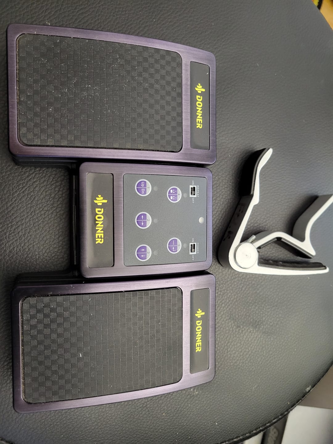 Customer photo review of Donner DBM-10 Bluetooth Auto  Sans Fil Page Turner Pédale