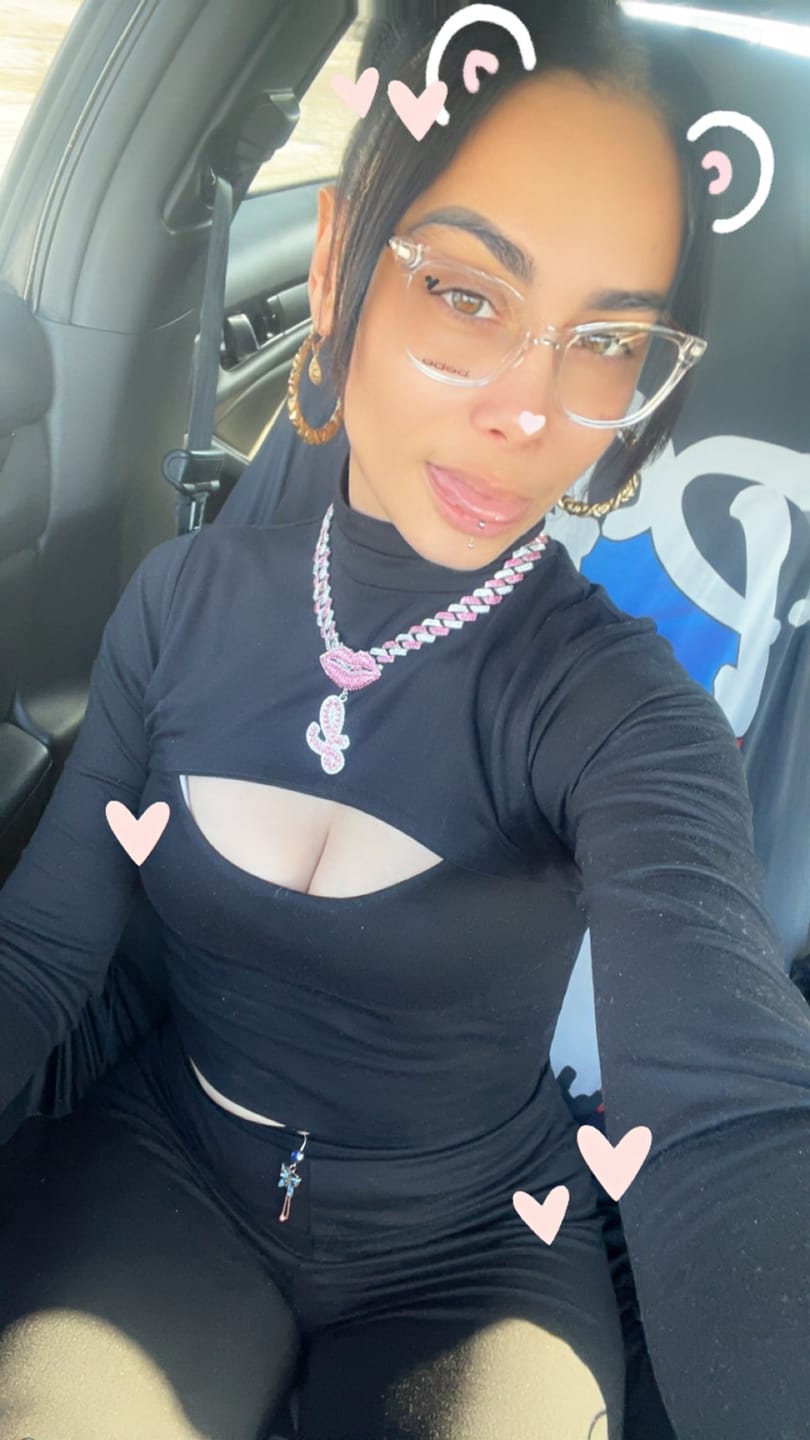 Customer photo review of LUXIIVA® PINK LIPS INITIAL PENDANT(Ready to Ship)