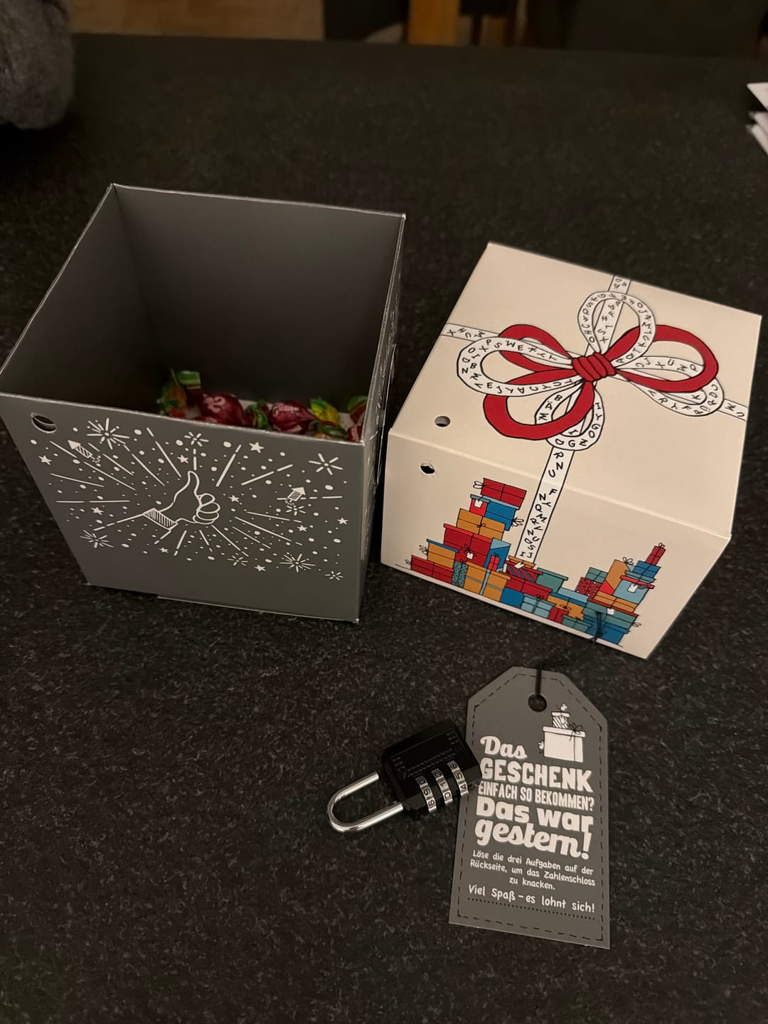 Customer photo review of Geschenkboxen 3er Set: Buchstaben-, Labyrinth- und Geschenke-Rätsel
