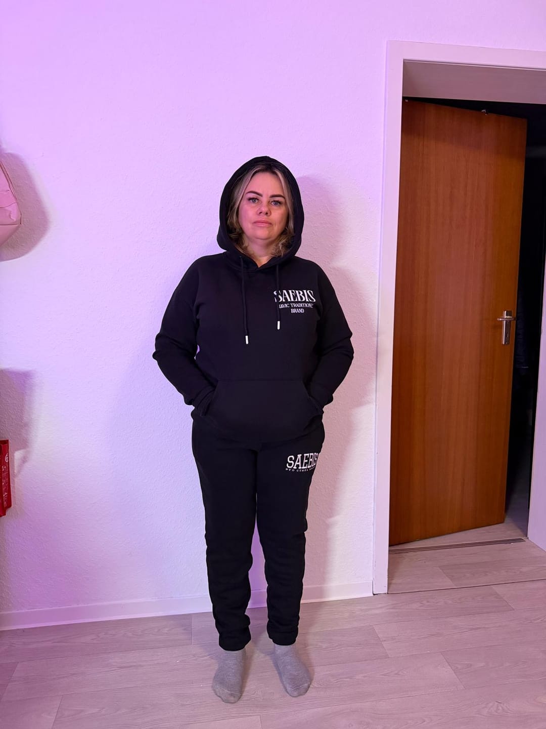 Customer photo review of Lifestyle Damen Jogginghose schwarz mit Stickerei by SAEBIS®