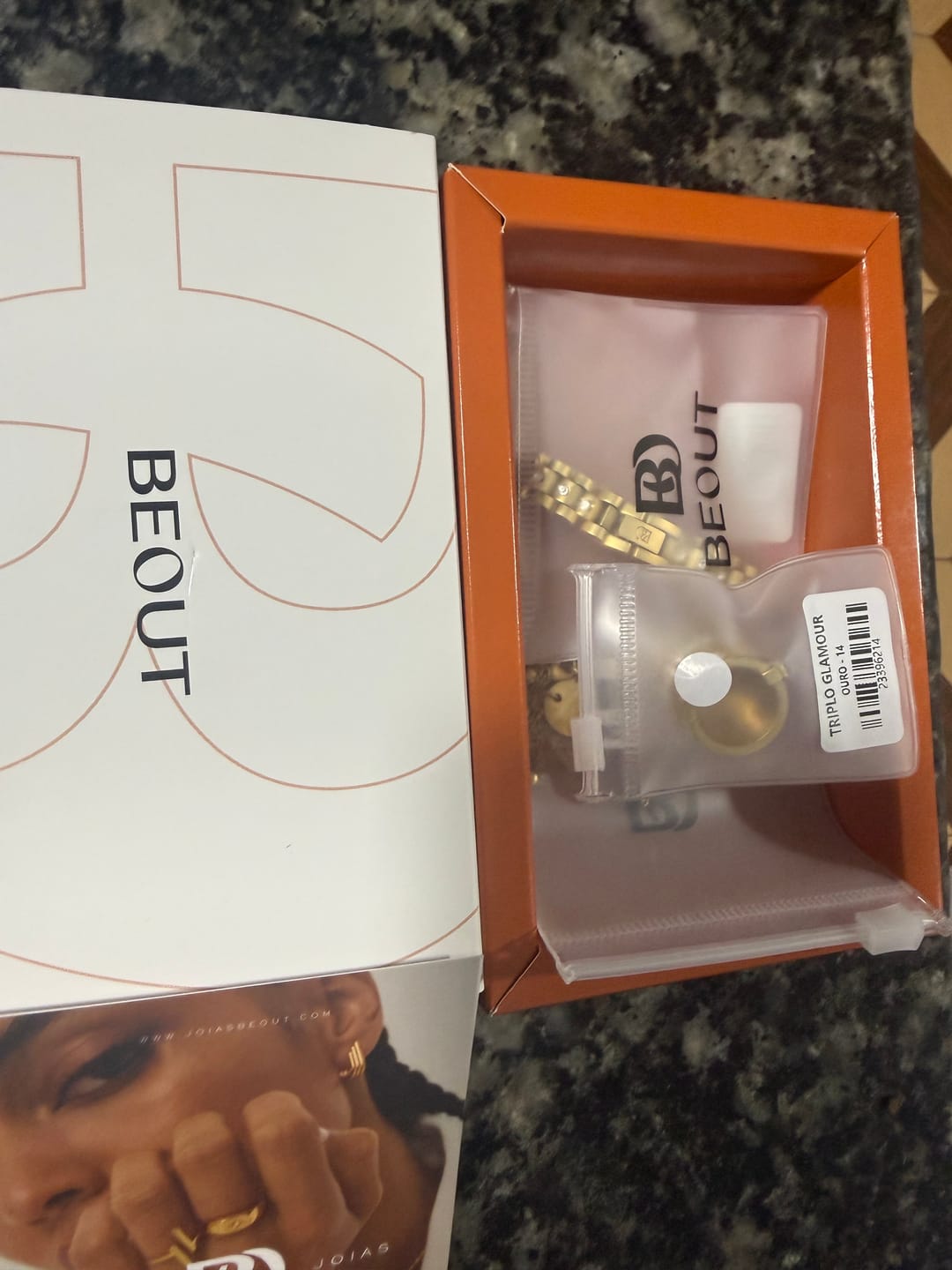 Customer photo review of Anel Triplo Glamour Banhado em Ouro 18k