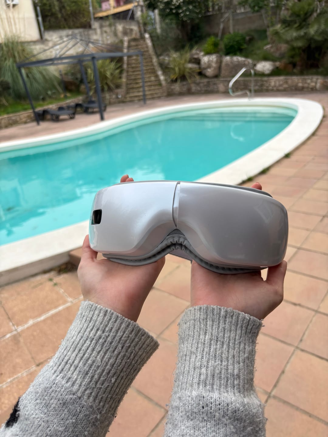 Customer photo review of NivaEye Massager
