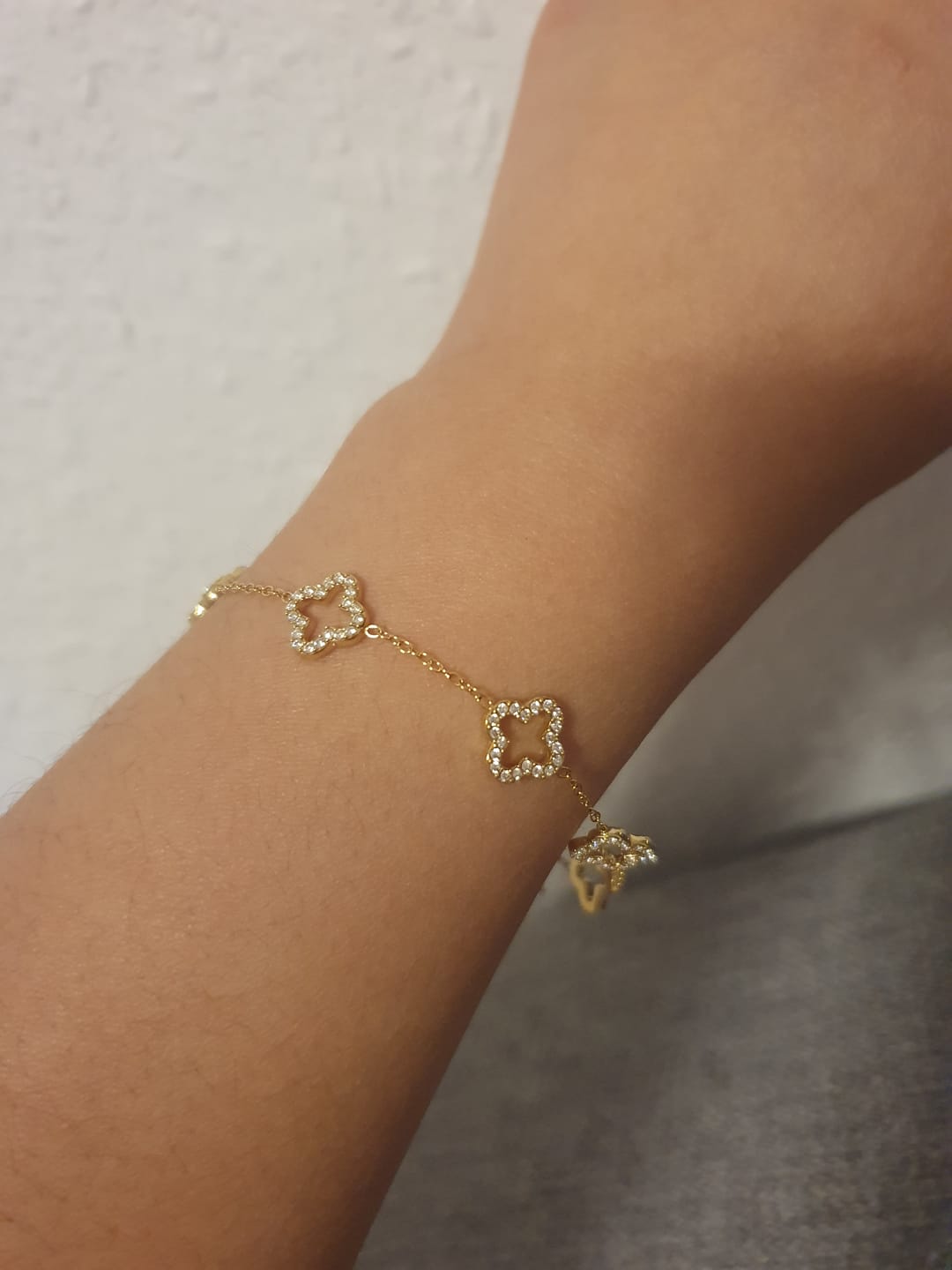 Customer photo review of Spring Lucky Leaf Armband 14K Vergoldet