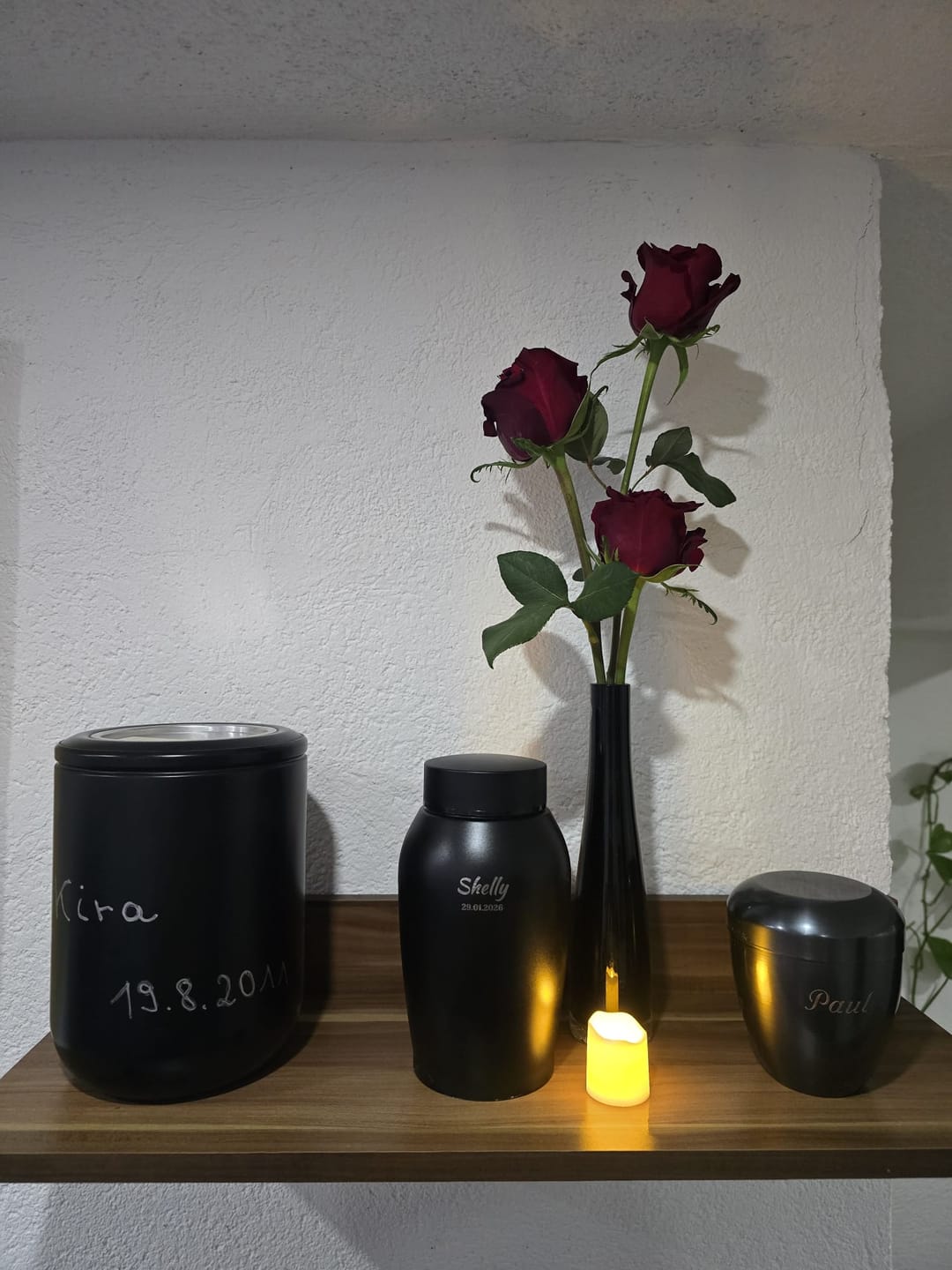 Customer photo review of Name mit Datum - Individuelle Urne