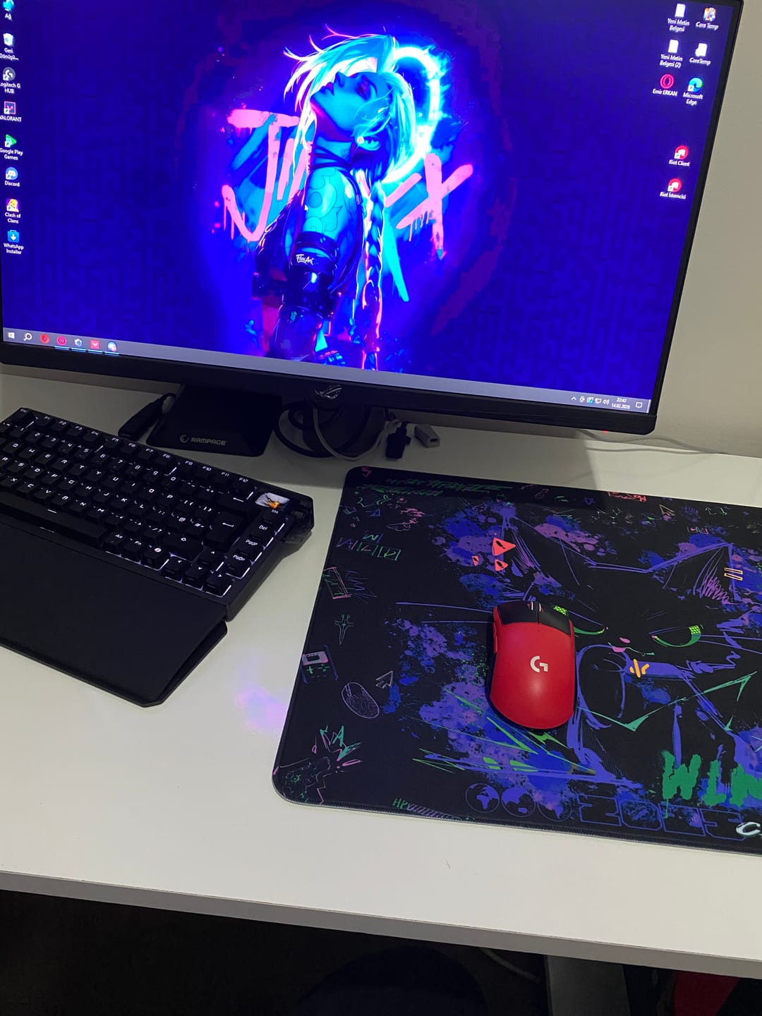 Customer photo review of WLMouse Cyber Grafitti Poron Mousepad