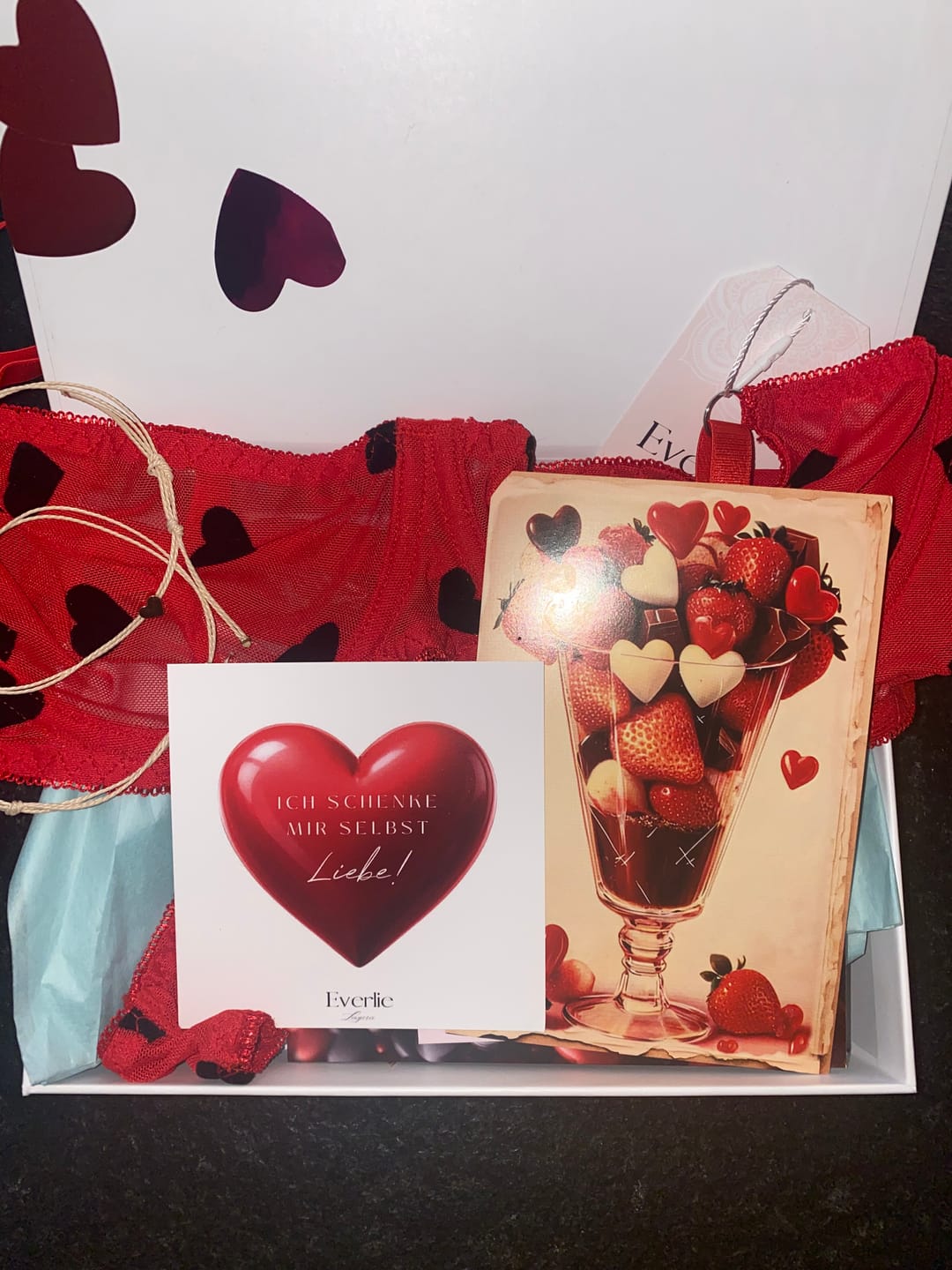 Customer photo review of EVERLIE BOX 💕