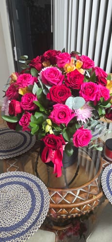 Customer photo review of 50 Box - Red & Hot Pink Roses