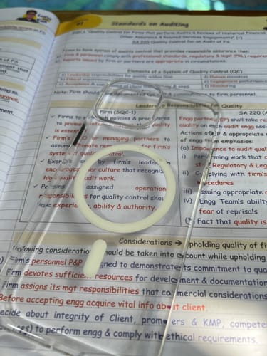 Customer's transparent Anti Yellow Magsafe case showing its separate white MagSafe ring on a book.