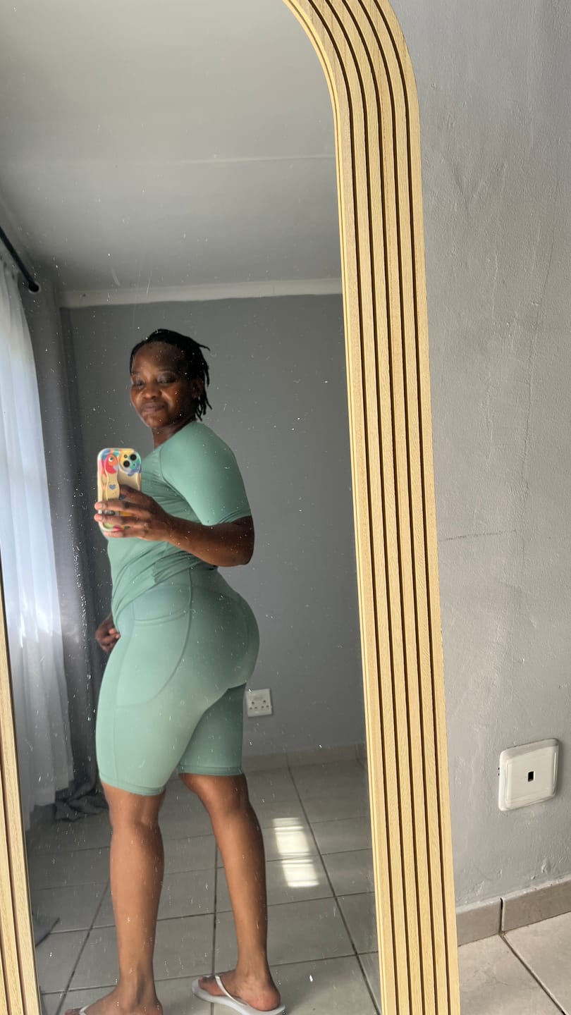 Customer photo review of Women’s High Rise Knee-Length Pocket Shorts