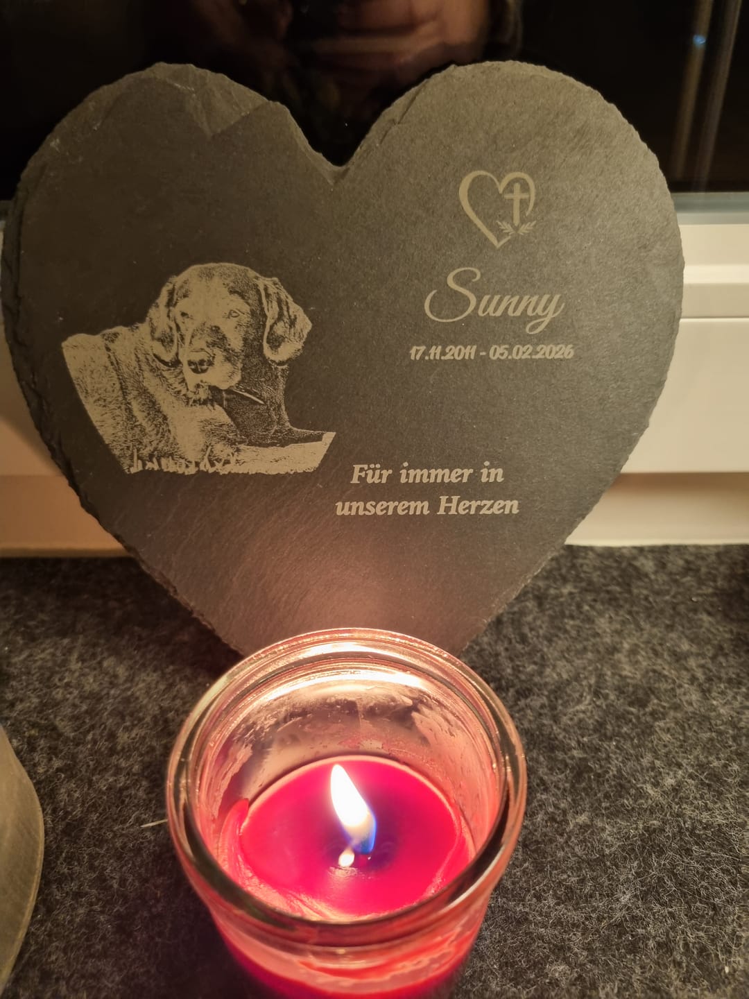 Customer photo review of Liebe hört nicht auf - Personalisiertes Schieferherz als Andenken an geliebte Verstorbene