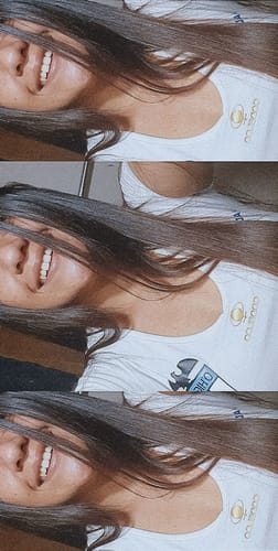 Reseñadora mostrando su cabello liso y brillante tras usar Hair Power.