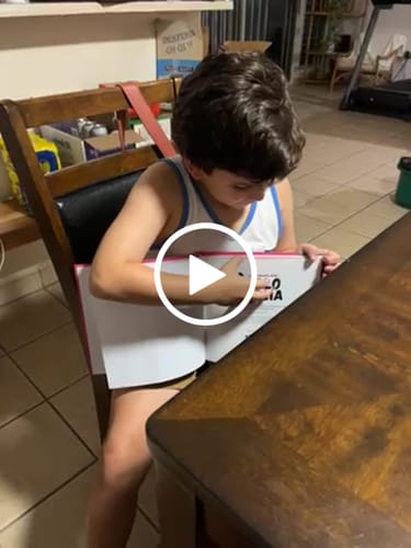 Customer video review of El Gallo García | Libro Bilingüe