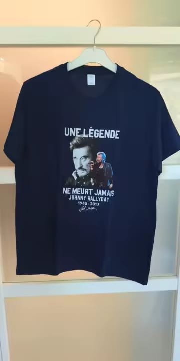 Customer photo review of Tee-shirt Johnny Hallyday "Une légende ne meurt jamais" - 5 couleurs
