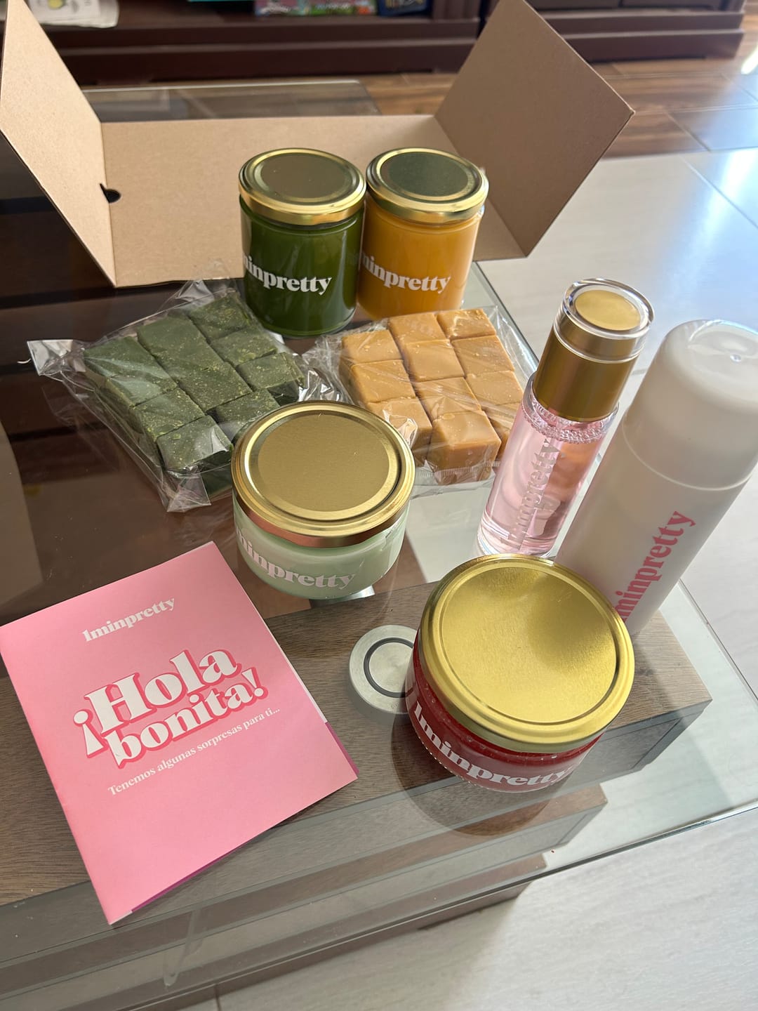 Customer photo review of Kit 1minpretty: 2 tarros de cera + fundidor + refill + exfoliante + crema pepino + agua rosas + talco para depilar con envío gratis mx