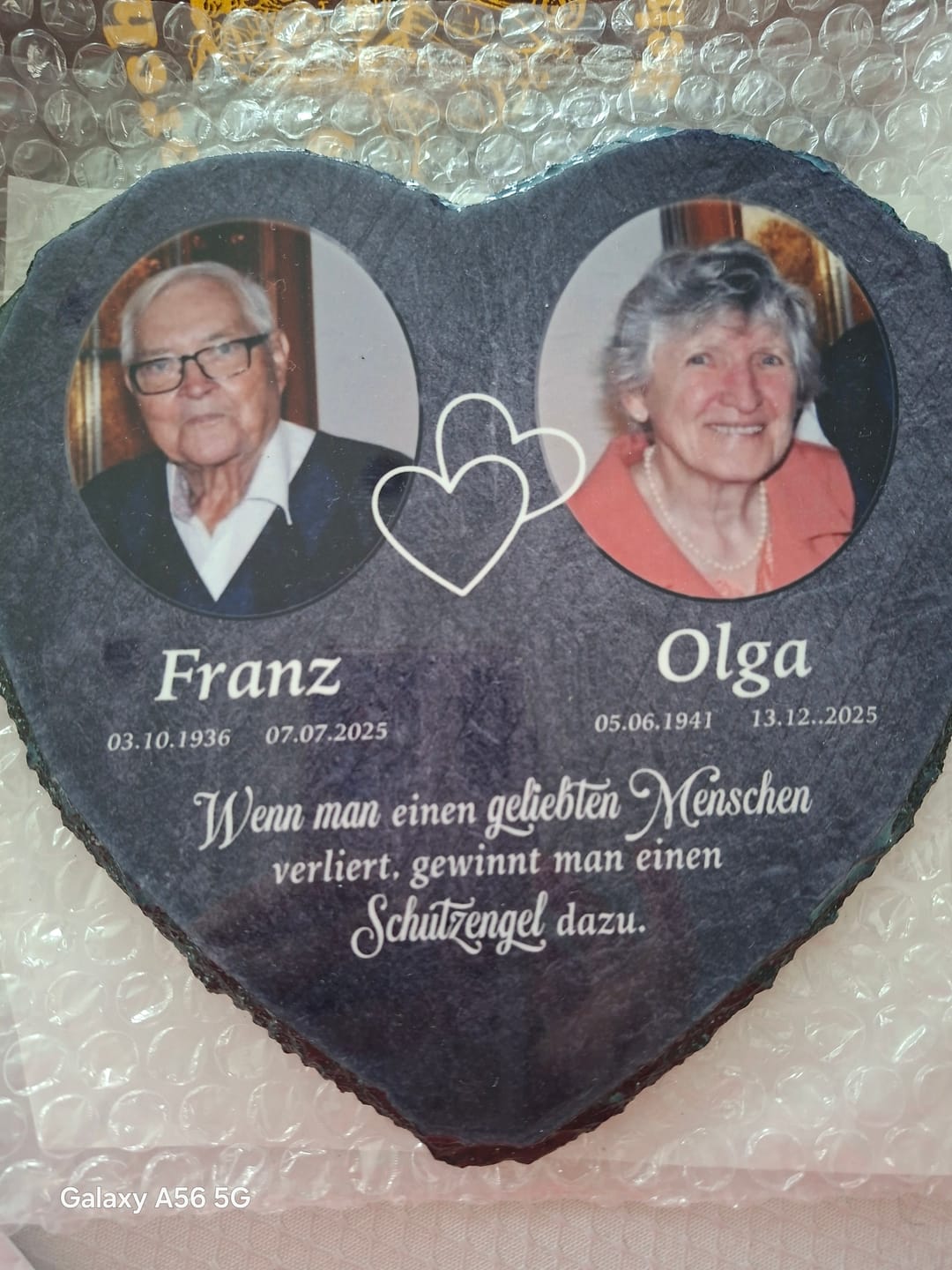 Customer photo review of Unsere Schutzengel - Personalisiertes Trauer Schieferherz für 2 Personen