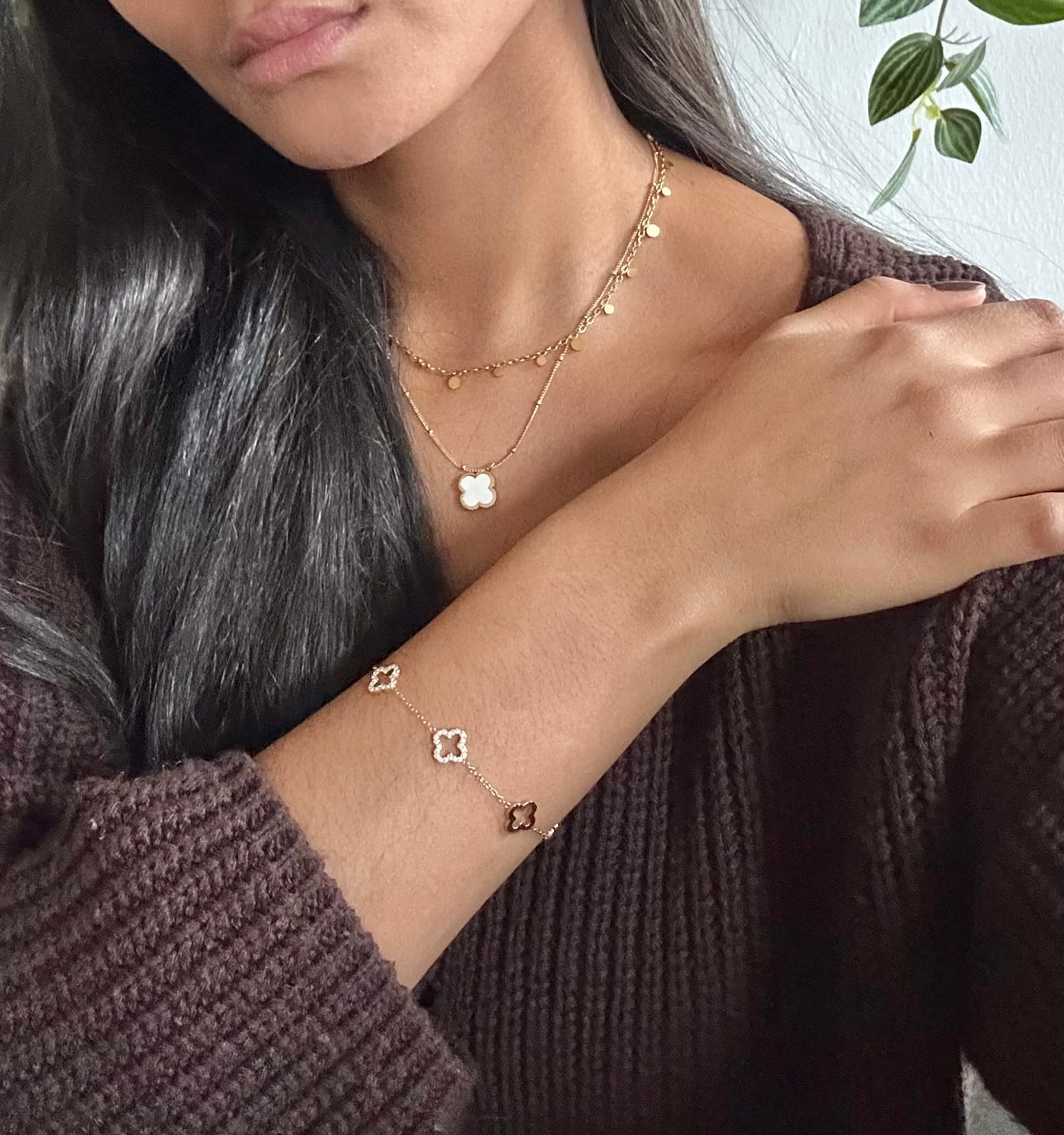 Customer photo review of Perlmutt Lucky Leaf Kette 14K Vergoldet