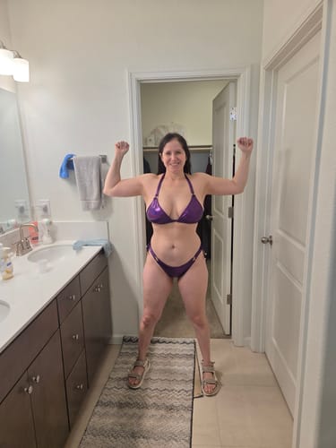 Customer photo review of EDEN TOP - GLITTER GRAPE