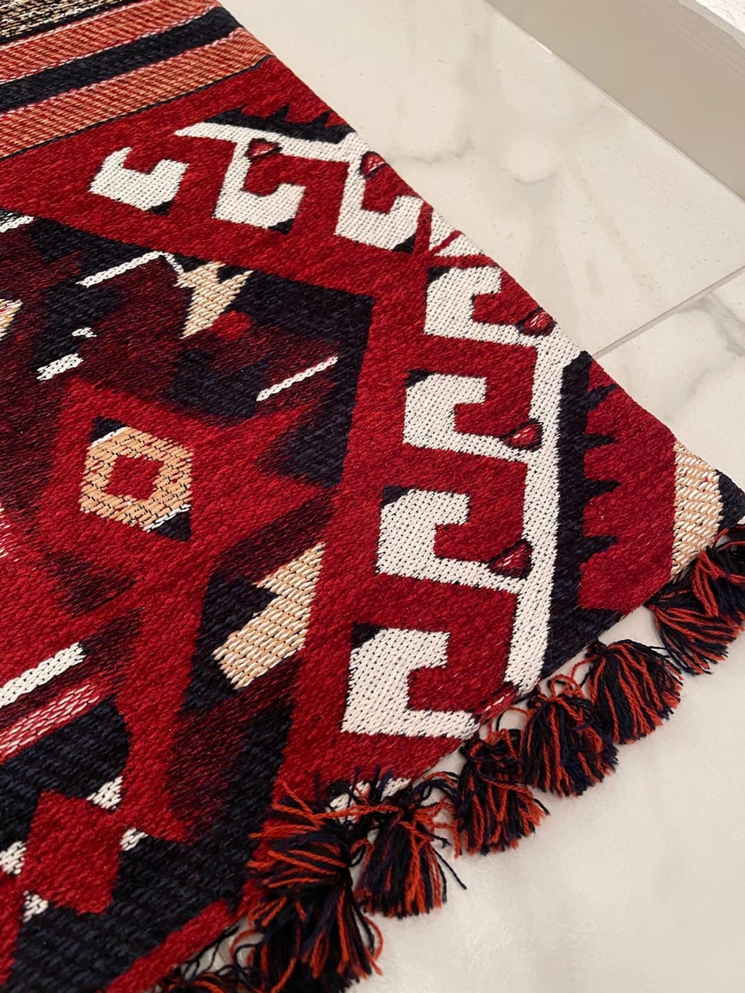 Customer photo review of Kırmızı Eskitme Pamuk Makine Halısı