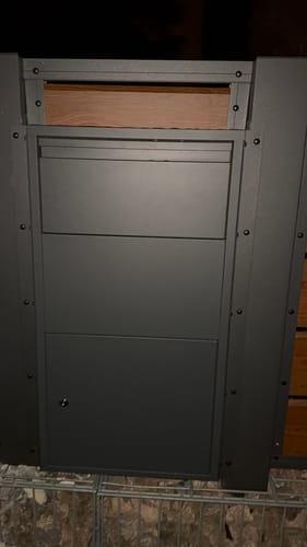 Customer photo review of AlbersDesign Paketbox PB4 anthrazit (RAL7016) personalisiert mit Edelstahl-Schild