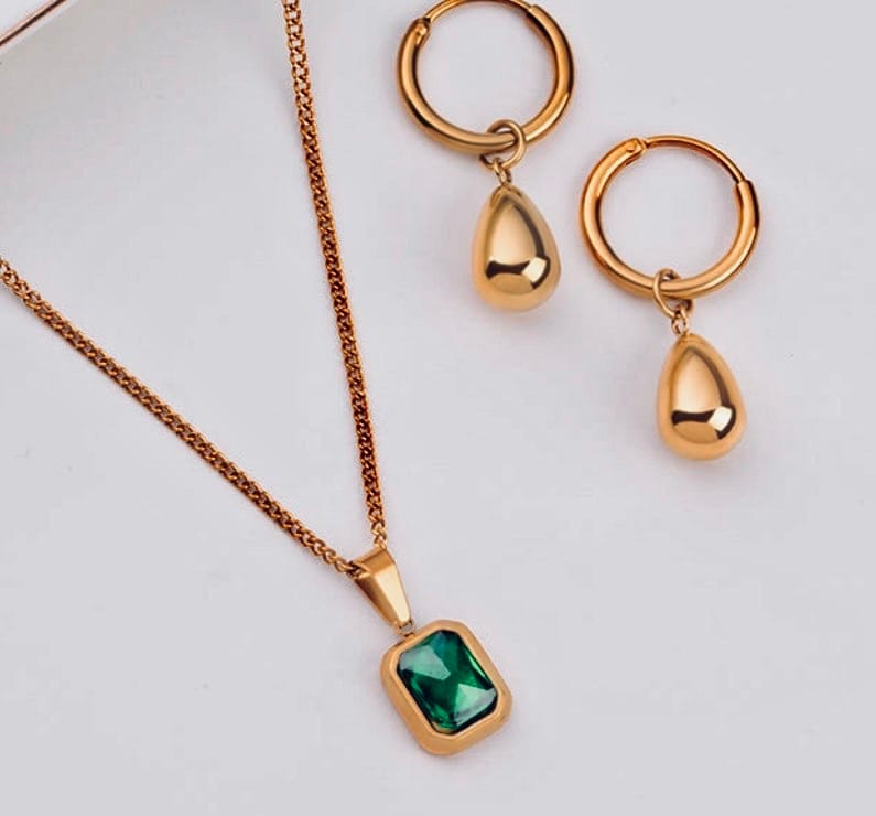 Customer photo review of Classic Green Glow Drop Jewellery Set