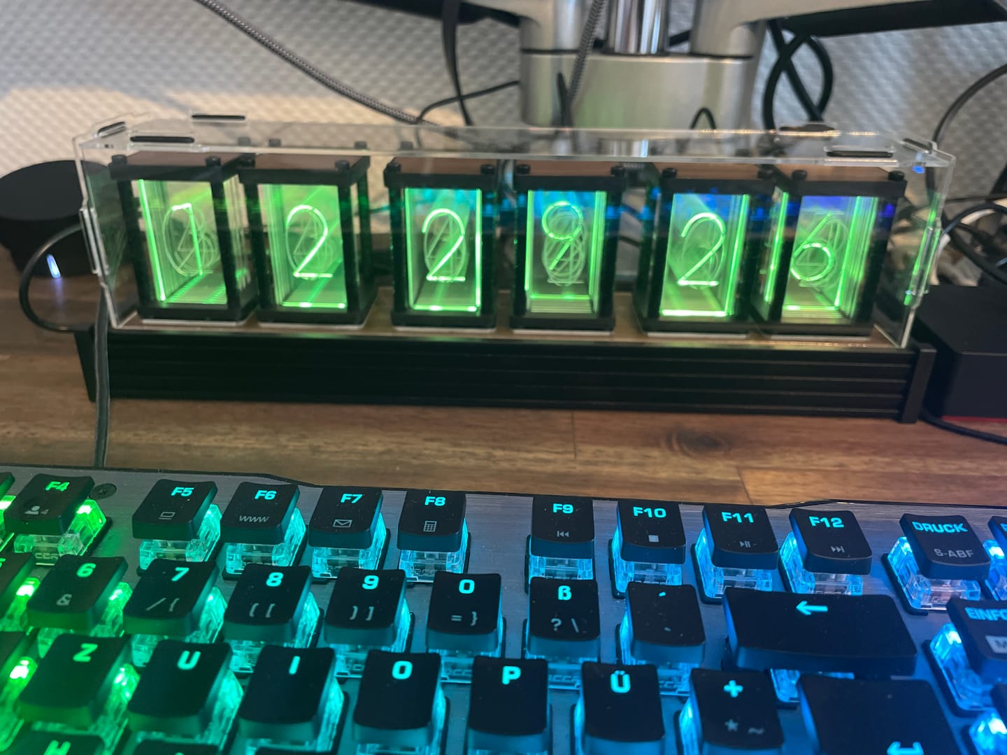 Customer photo review of EleksTube R2 6-Bit Electronic LED Luminous Retro Glows Analog Nixie Tube Clock
