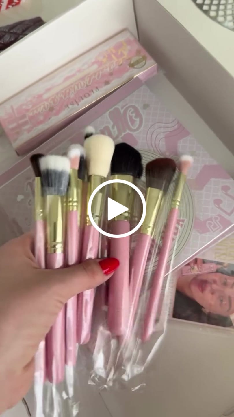 Customer video review of P.Louise Post Me Pretty Makeup Brushes