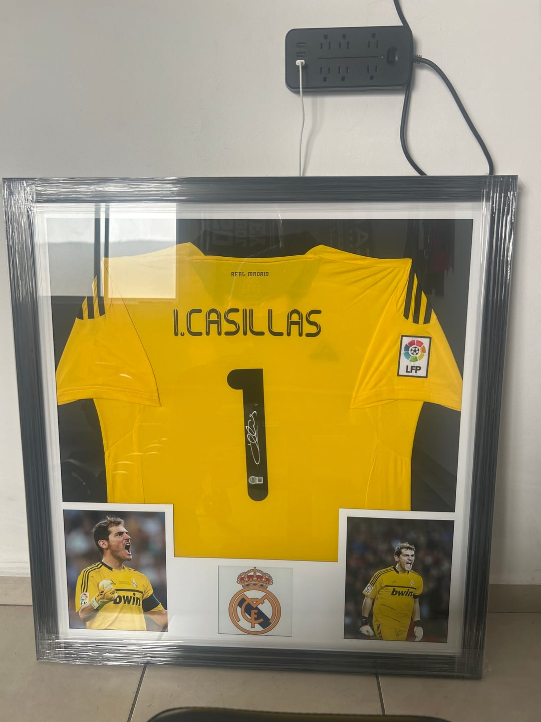 Customer photo review of Iker Casillas - Jersey Firmado Real Madrid