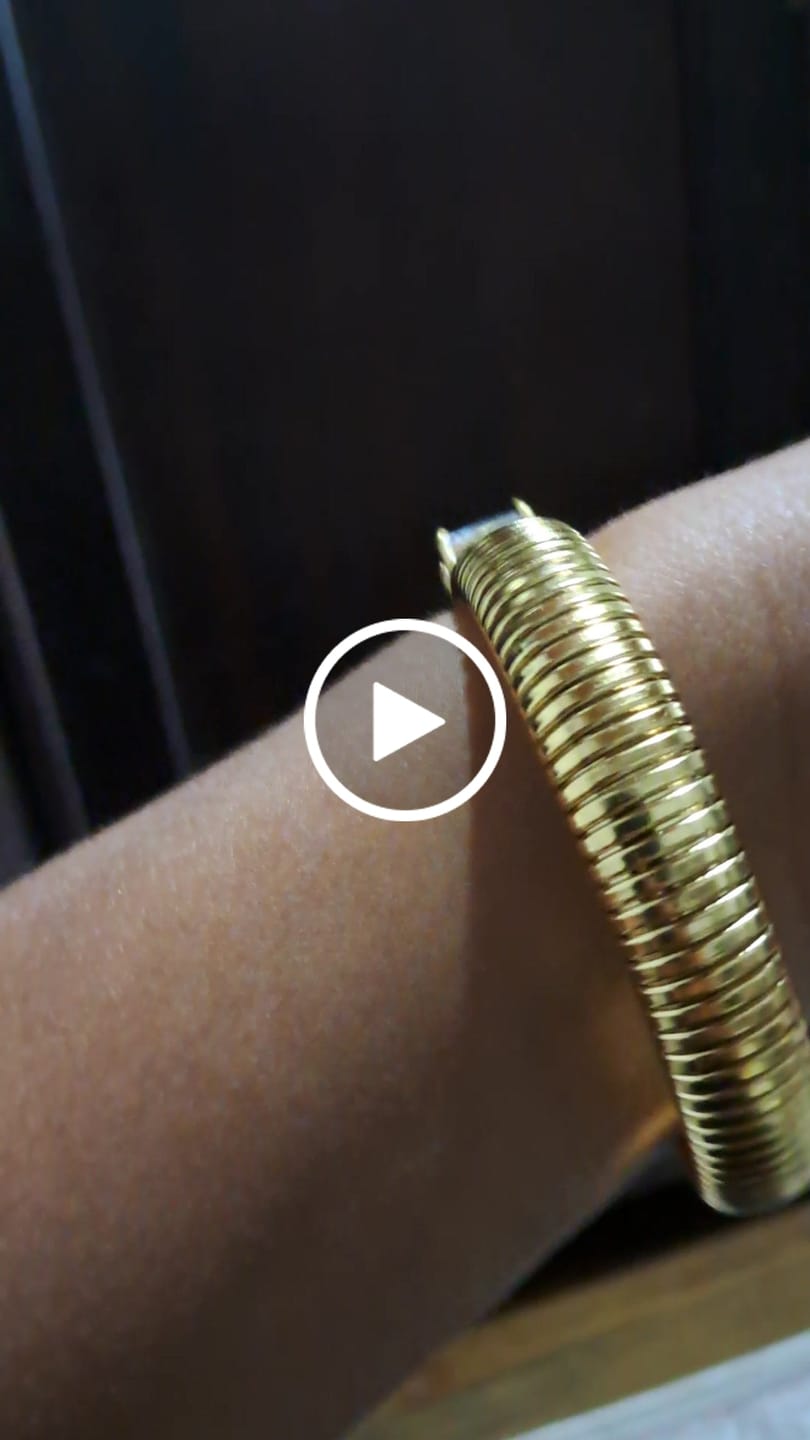 Customer video review of Bracelete Capri Banhado em Ouro 18k