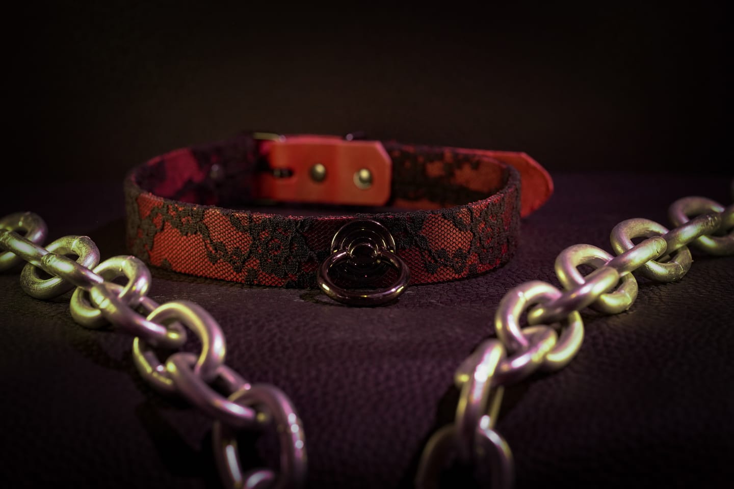 Customer photo review of SiaLinda: Gothic Halloween Halsband Vacchetta Leder rot mit Spitze, mit oder ohne Ring, Geschenkverpackung