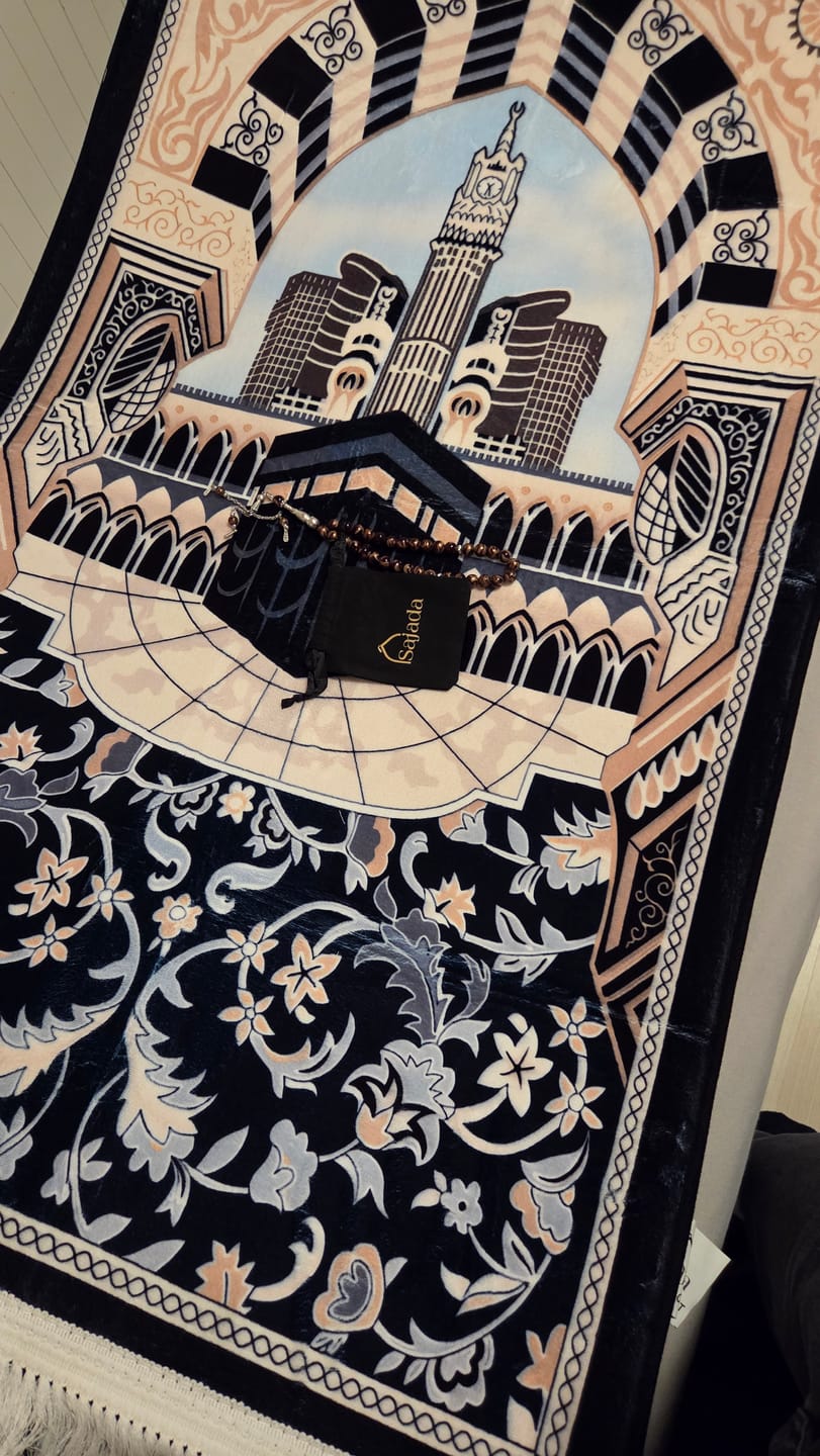 Customer photo review of Floral Kaaba  Padded Prayer Mat